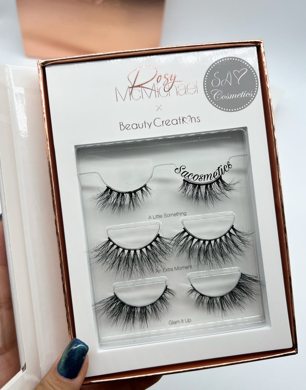 Kit the lash trío Rosy Mcmichael
