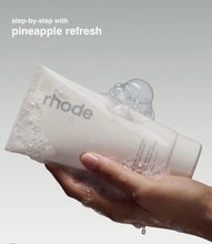 Cargar imagen en el visor de la galería, Pineapple cleanser rhode