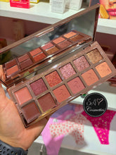 Cargar imagen en el visor de la galería, Major Dimension eyeshadow palette patrick ta