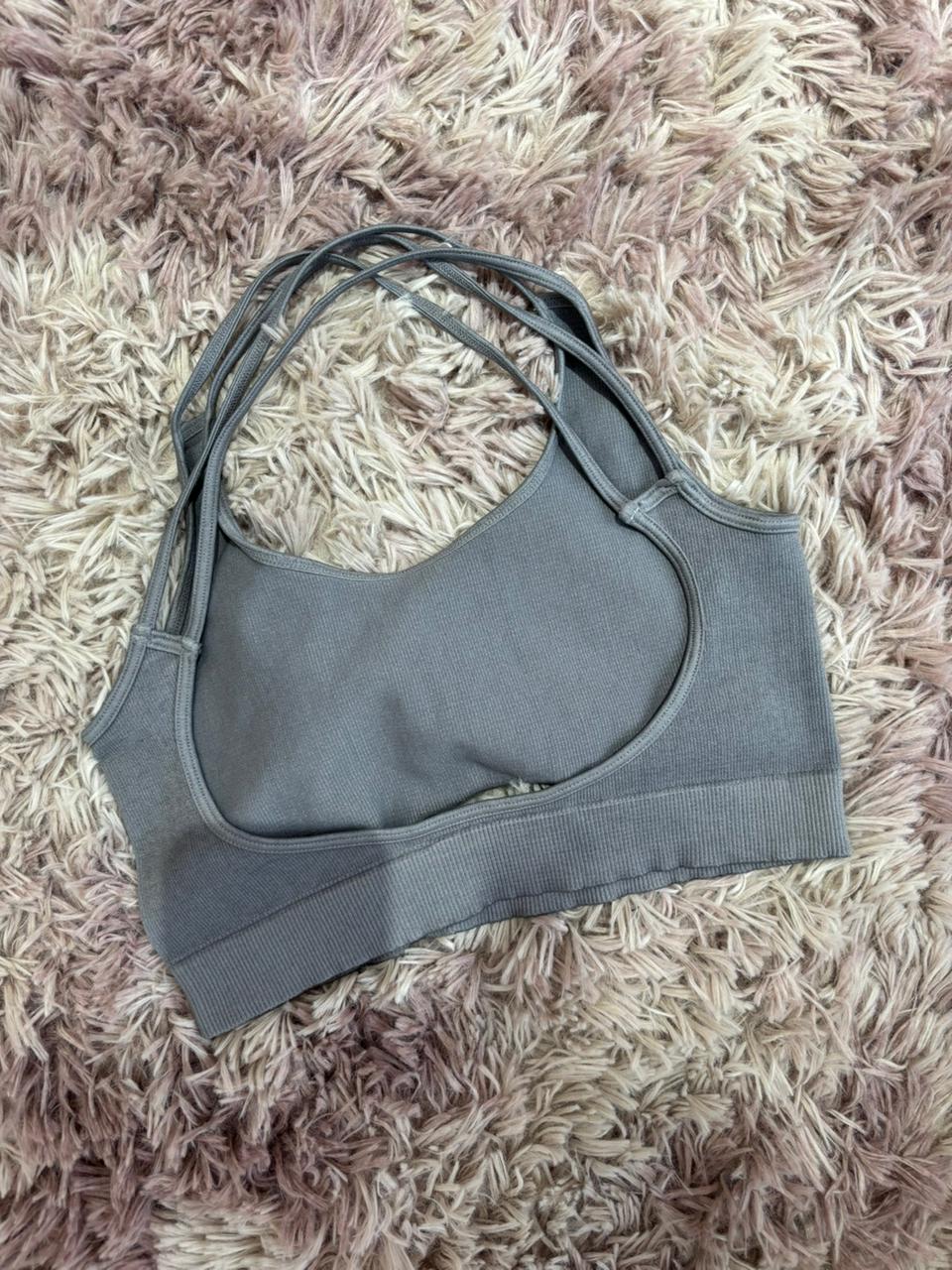 Top con abertura abertura en frente y espalda