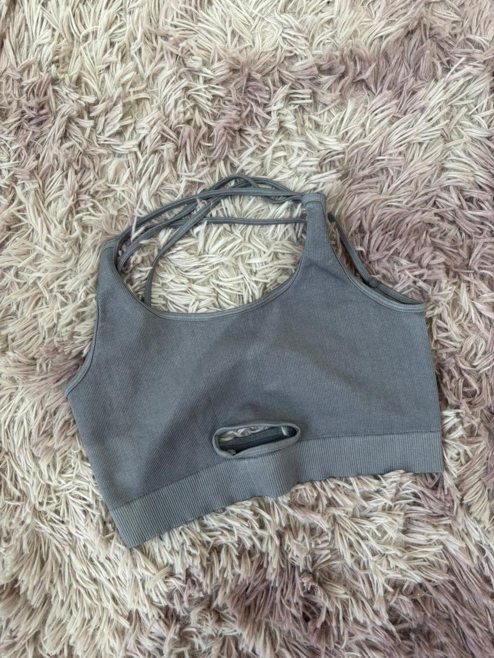 Top con abertura abertura en frente y espalda